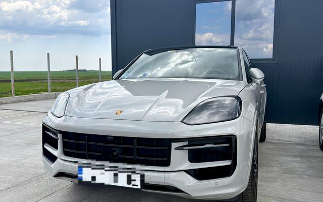 Възстановяване на предна част и пребоядисване на Porsche Cayenne
