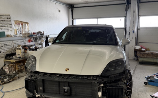 Repainting or paintless dent repair — which should you choose?