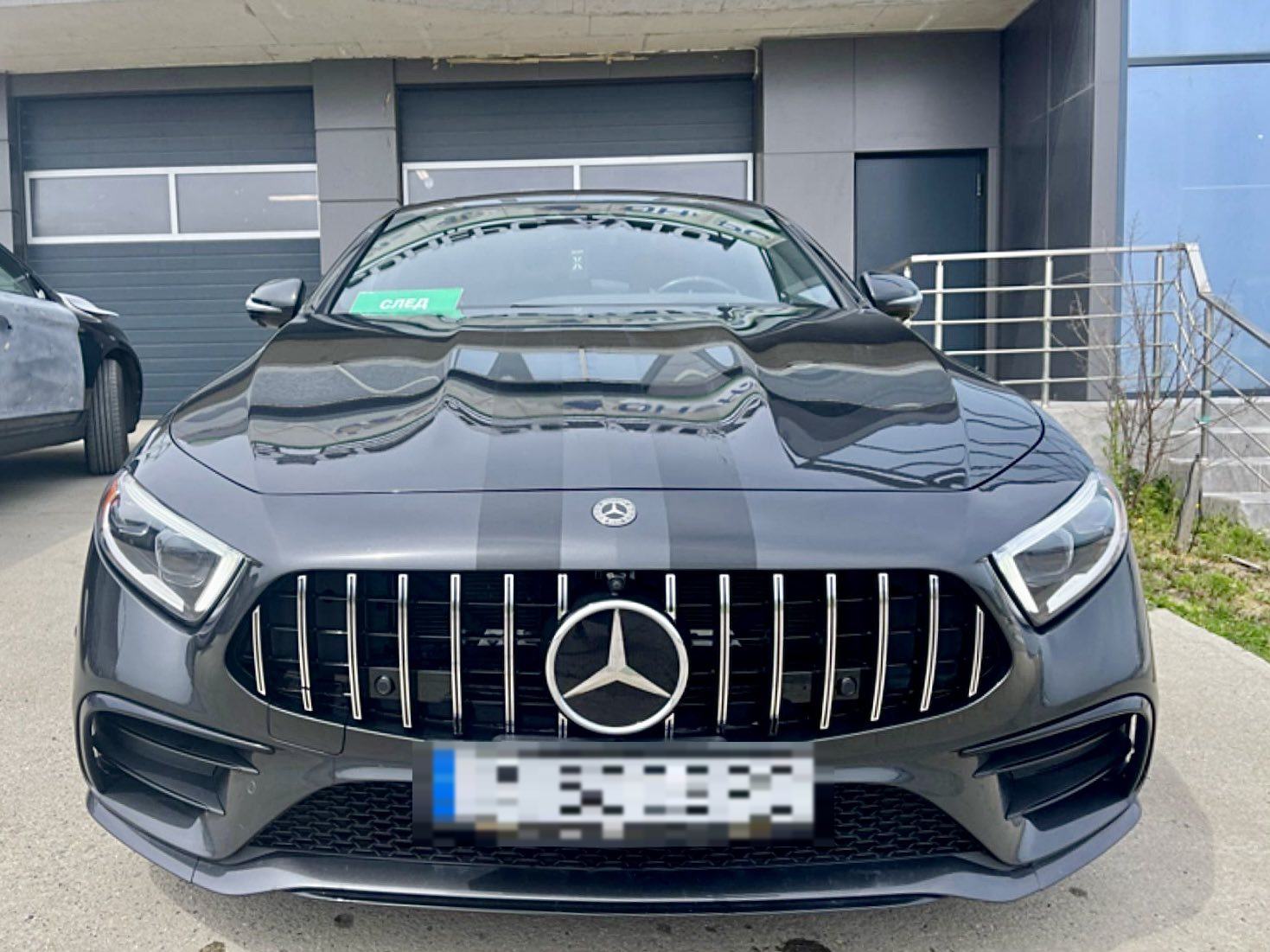 Възстановяване на предна броня и пребоядисване на Mercedes CLS